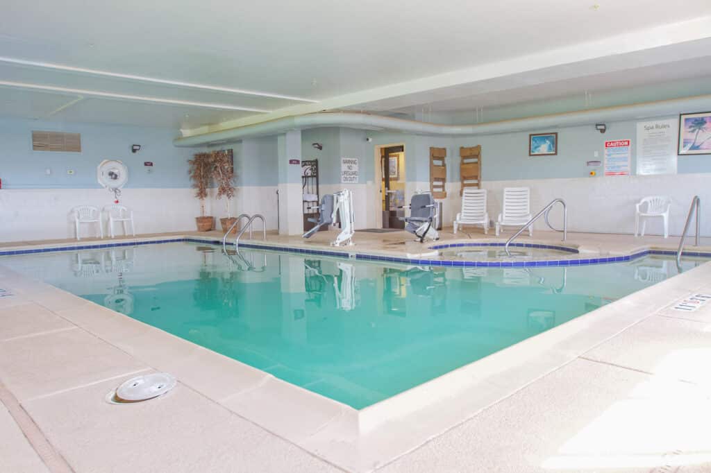 First Choice Inn's indoor swimming pool with jacuzzi.